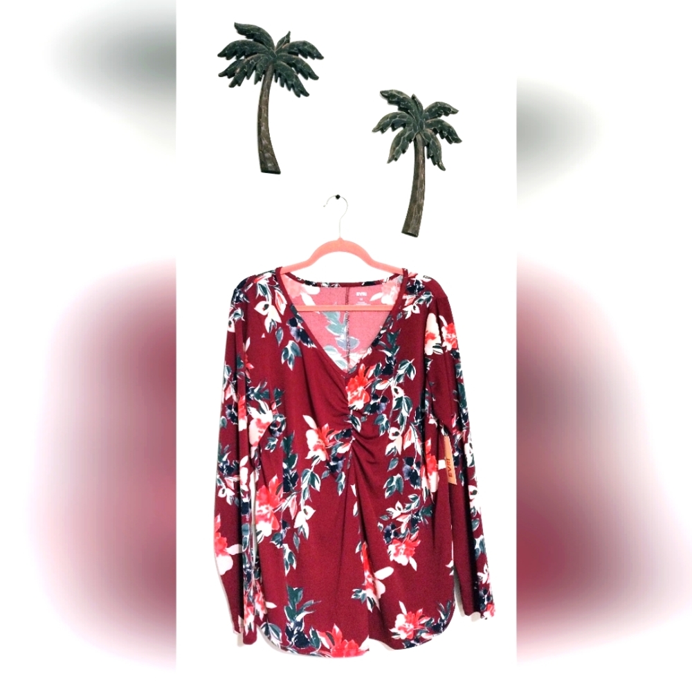 EVRI blouse nwt size 1x.  Smoke free home
